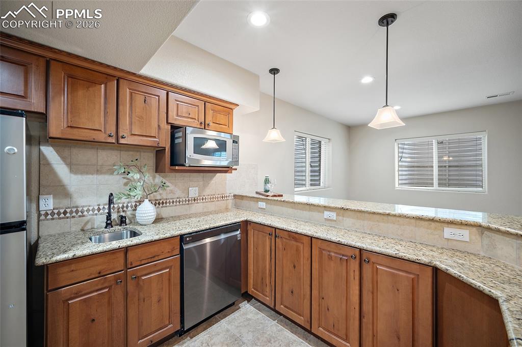 Image 35 of 50: Kitchen