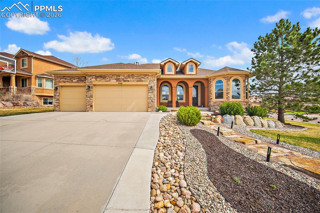 Image 4 of 50: Front of Structure