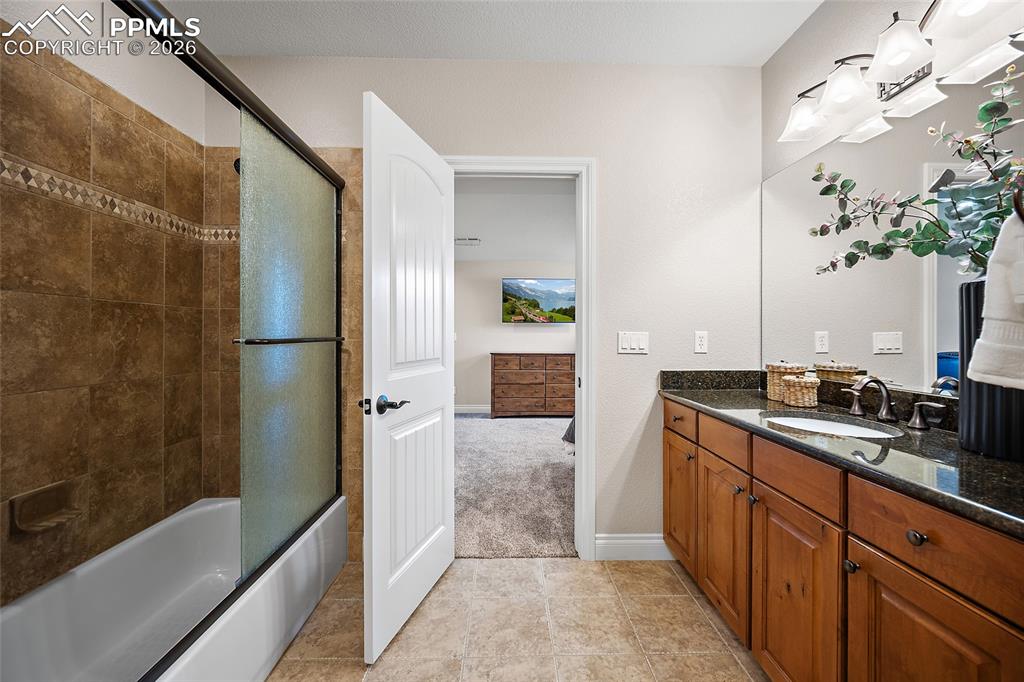 Image 41 of 50: Bathroom