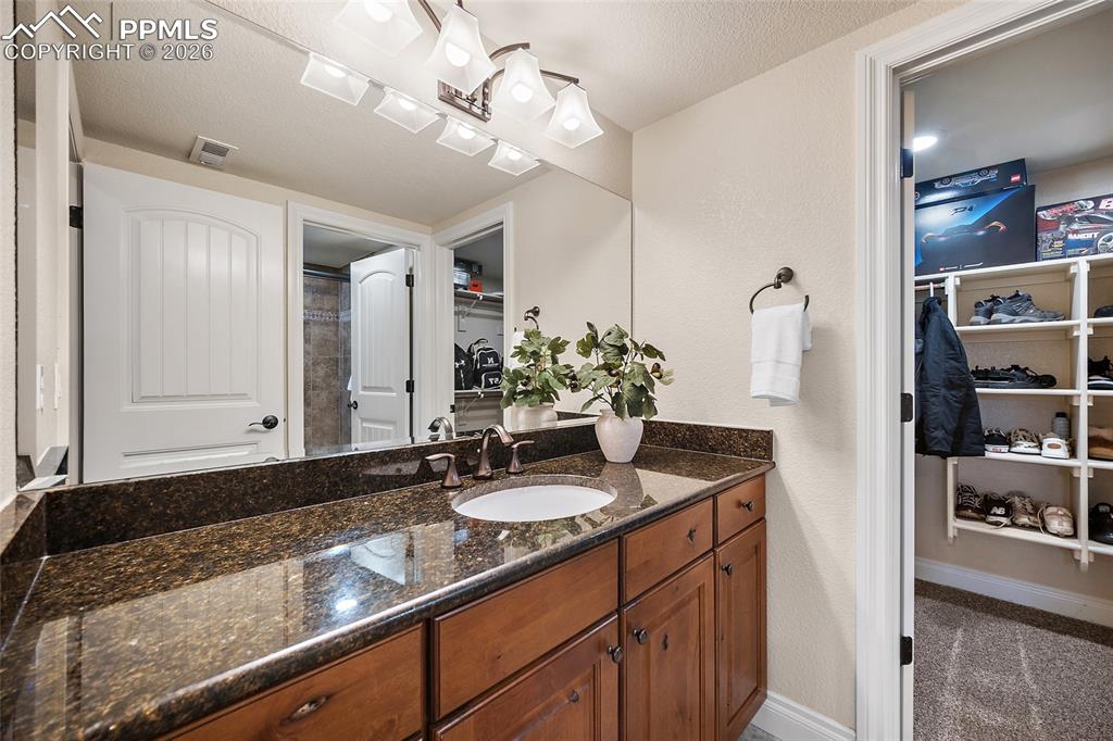 Image 43 of 50: Bathroom