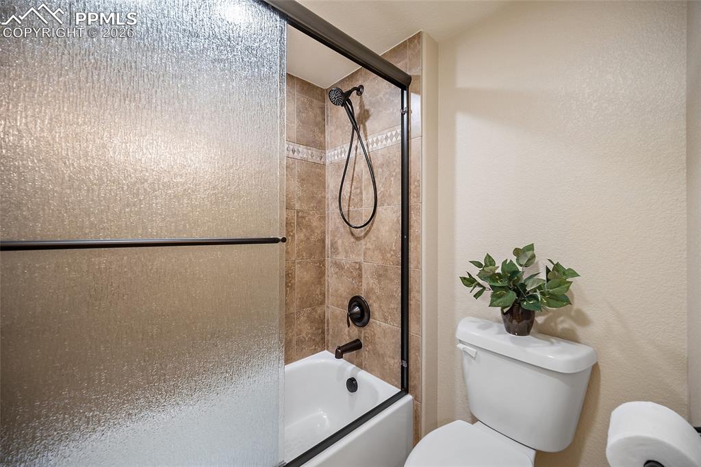 Image 44 of 50: Bathroom