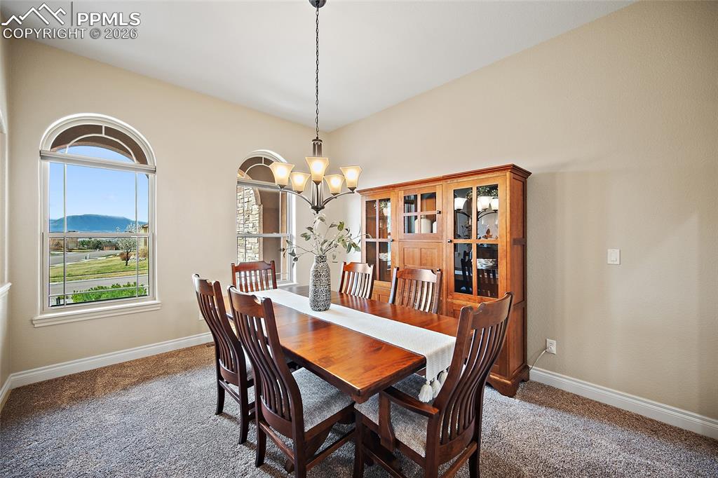 Image 7 of 50: Dining Area