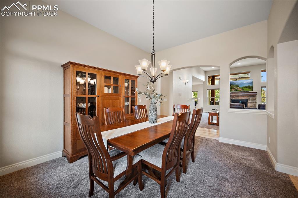 Image 8 of 50: Dining Area