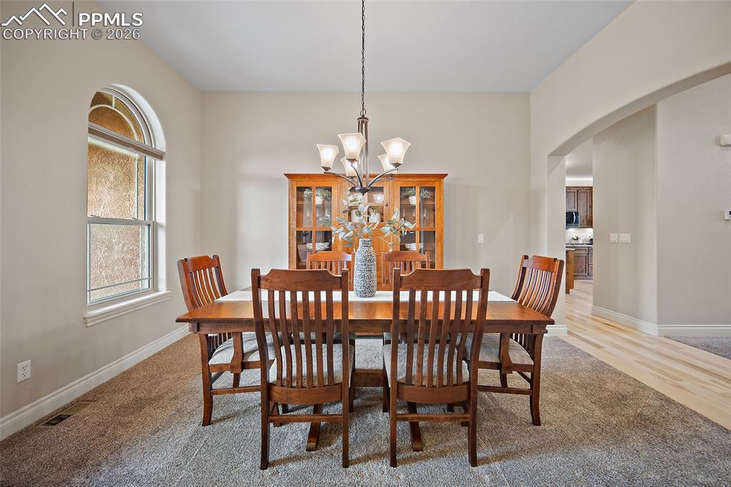 Image 9 of 50: Dining Area