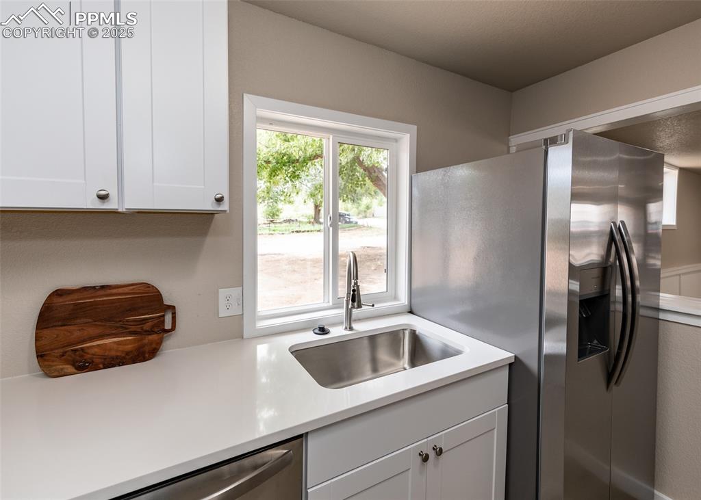 Image 17 of 34: Kitchen