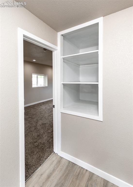 Image 20 of 34: Closet
