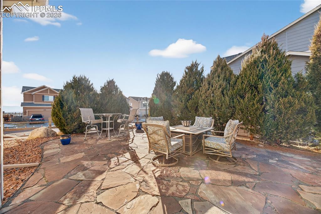 Image 31 of 32: Patio