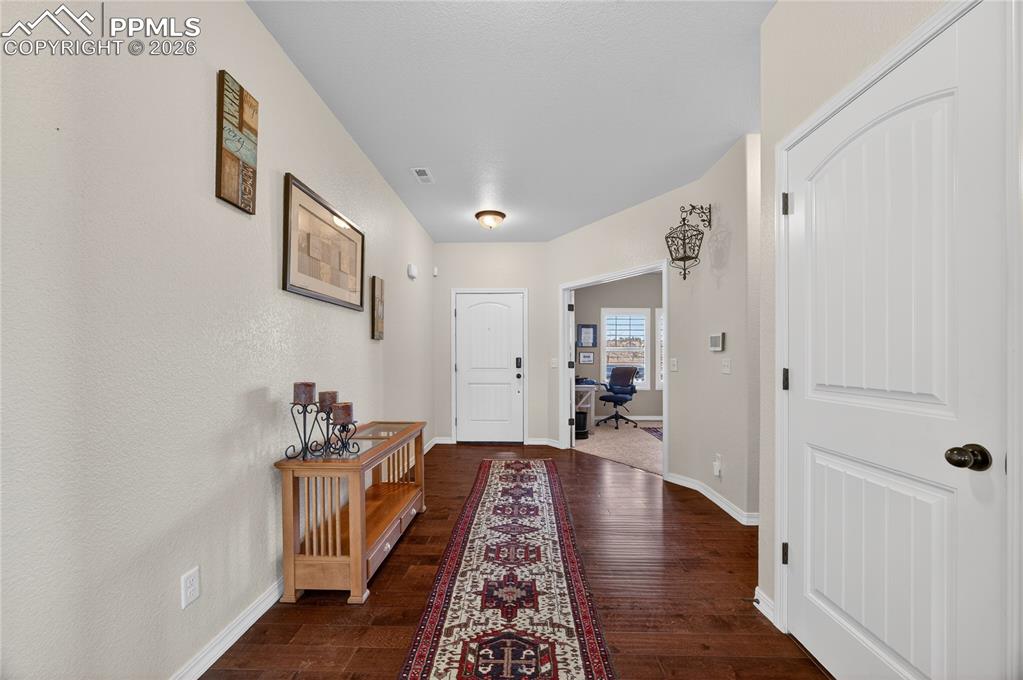 Image 4 of 32: Entrance Foyer