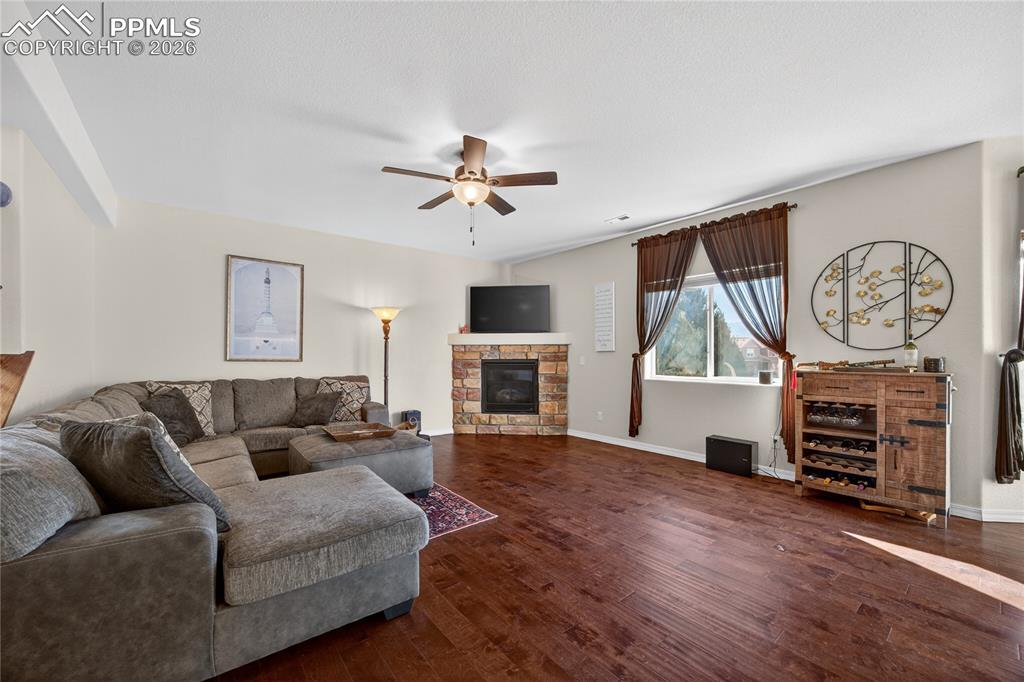 Image 8 of 32: Living Room