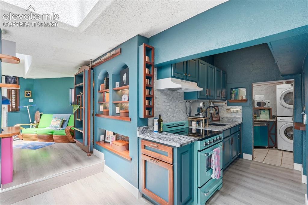 Image 12 of 29: Kitchen