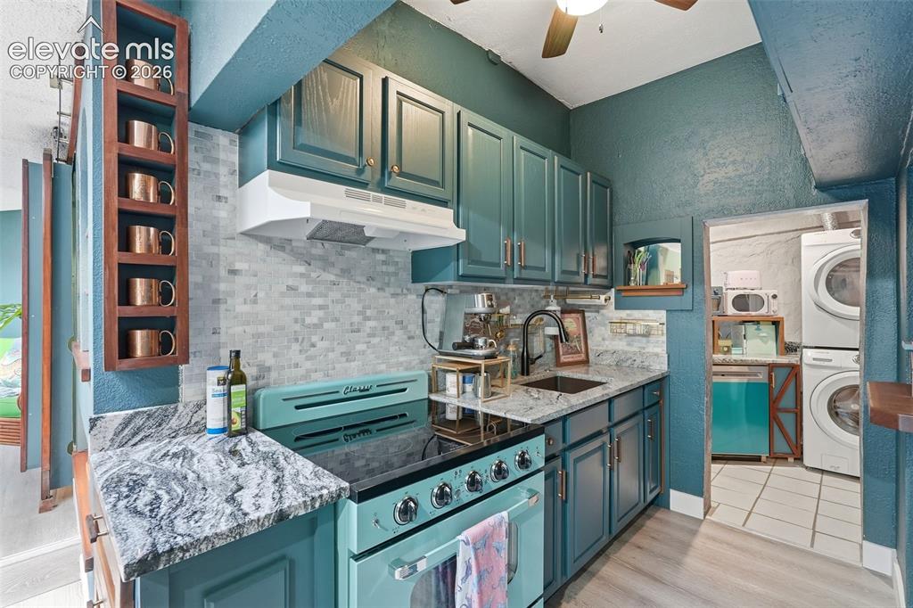 Image 17 of 29: Kitchen