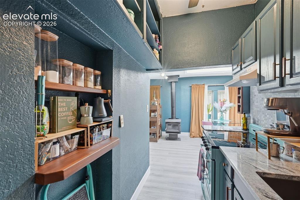 Image 18 of 29: Kitchen