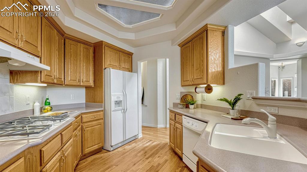 Image 10 of 38: Kitchen