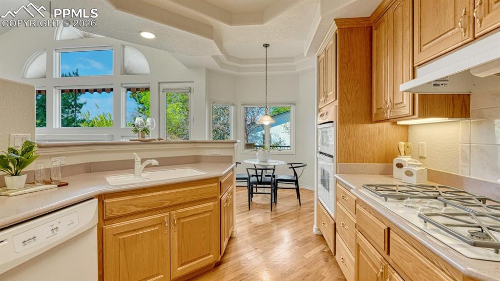 Image 11 of 38: Kitchen