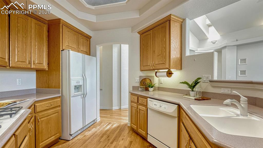 Image 12 of 38: Kitchen