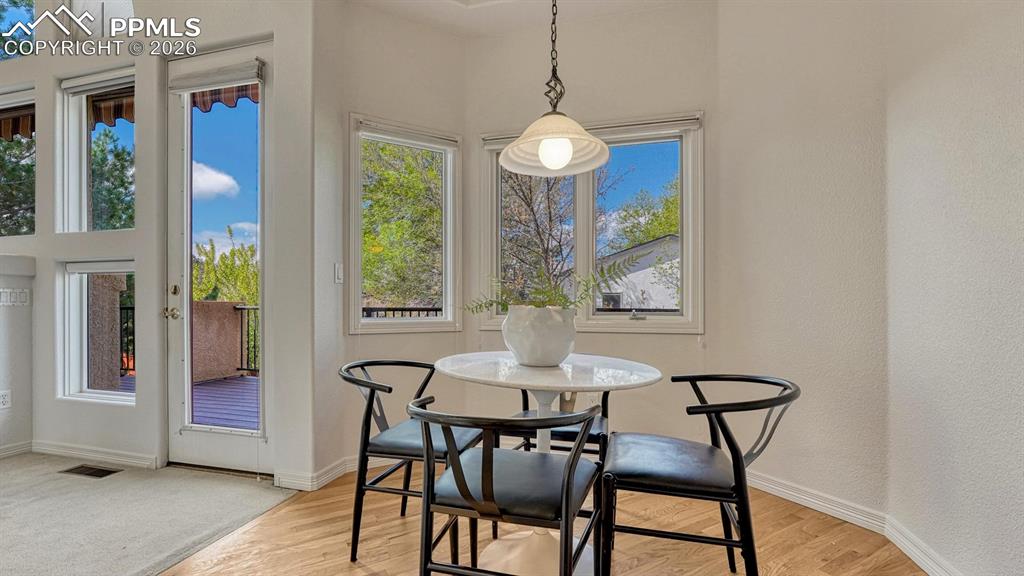 Image 13 of 38: Breakfast Area