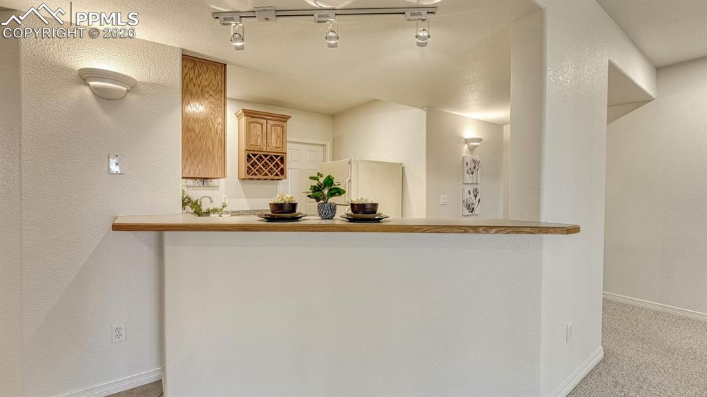 Image 25 of 38: Kitchen