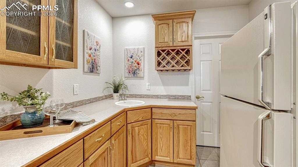 Image 27 of 38: Kitchen