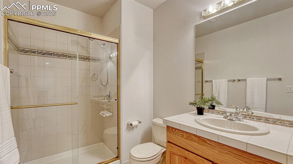 Image 31 of 38: Bathroom