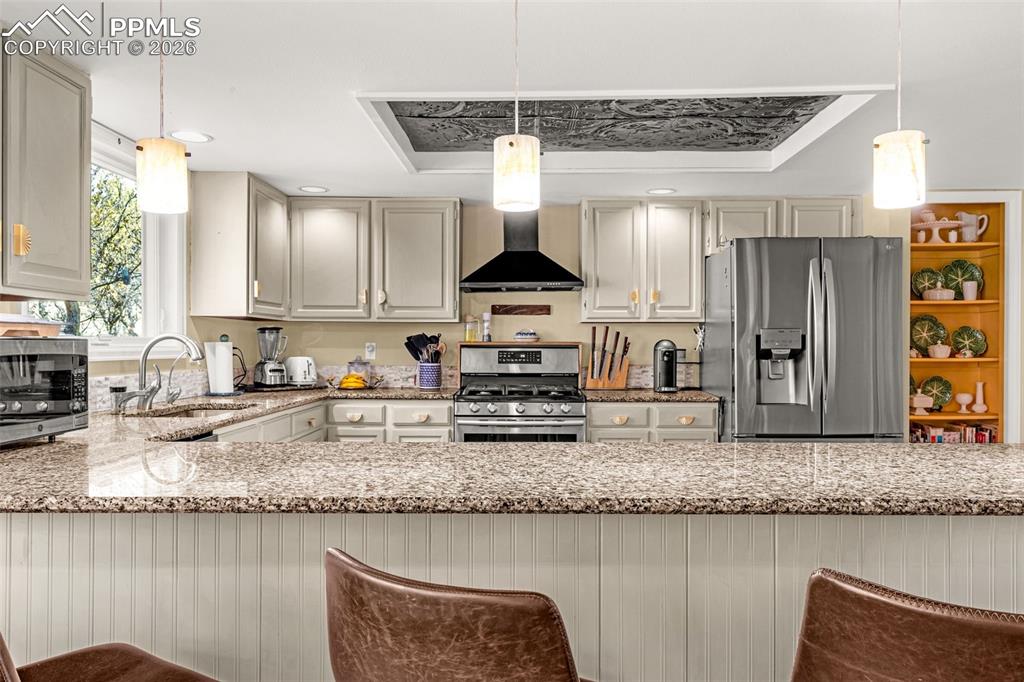 Image 10 of 41: Kitchen