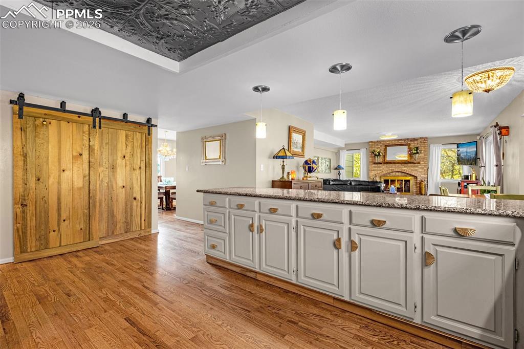 Image 11 of 41: Kitchen