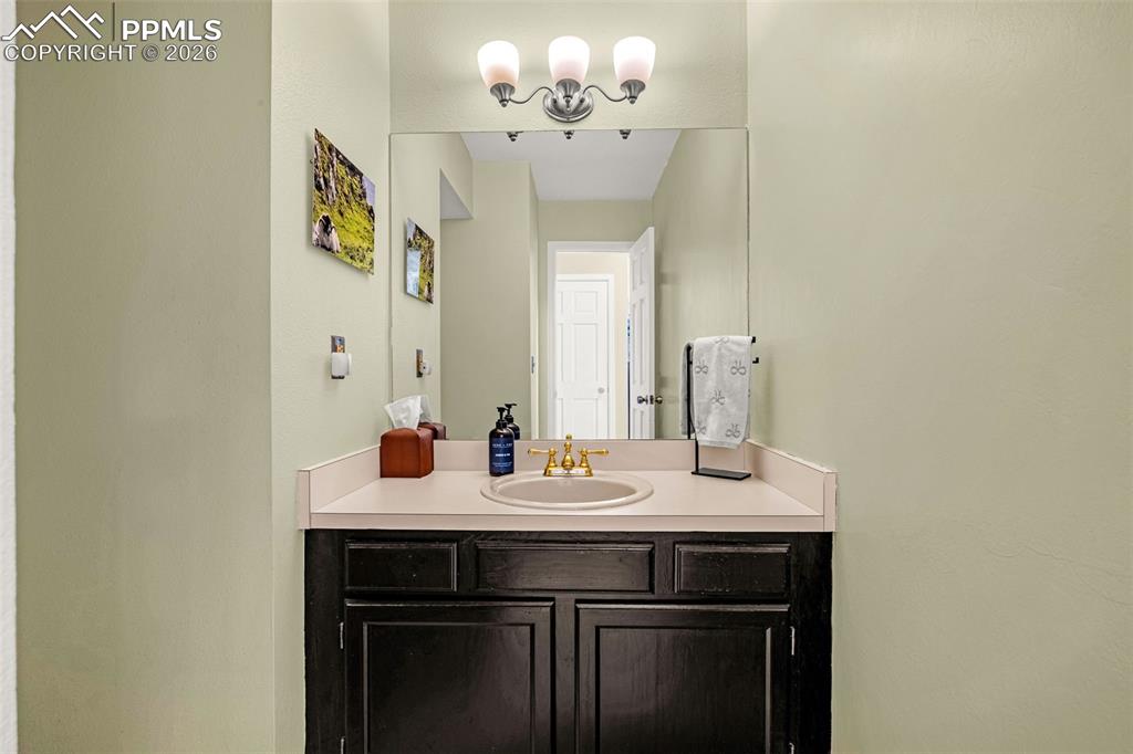 Image 16 of 41: Bathroom