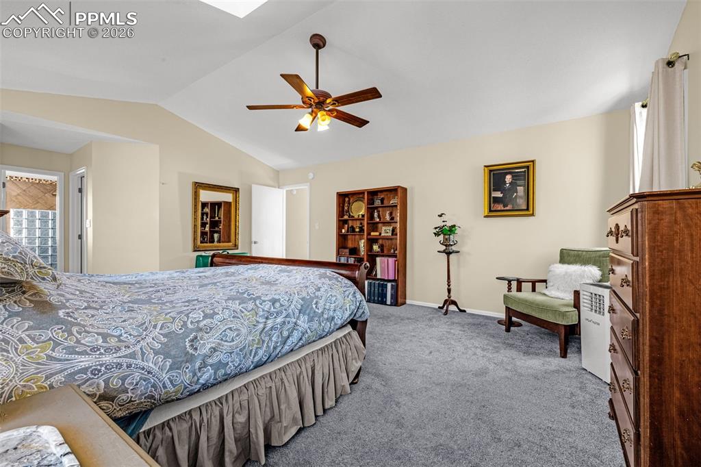 Image 18 of 41: Bedroom