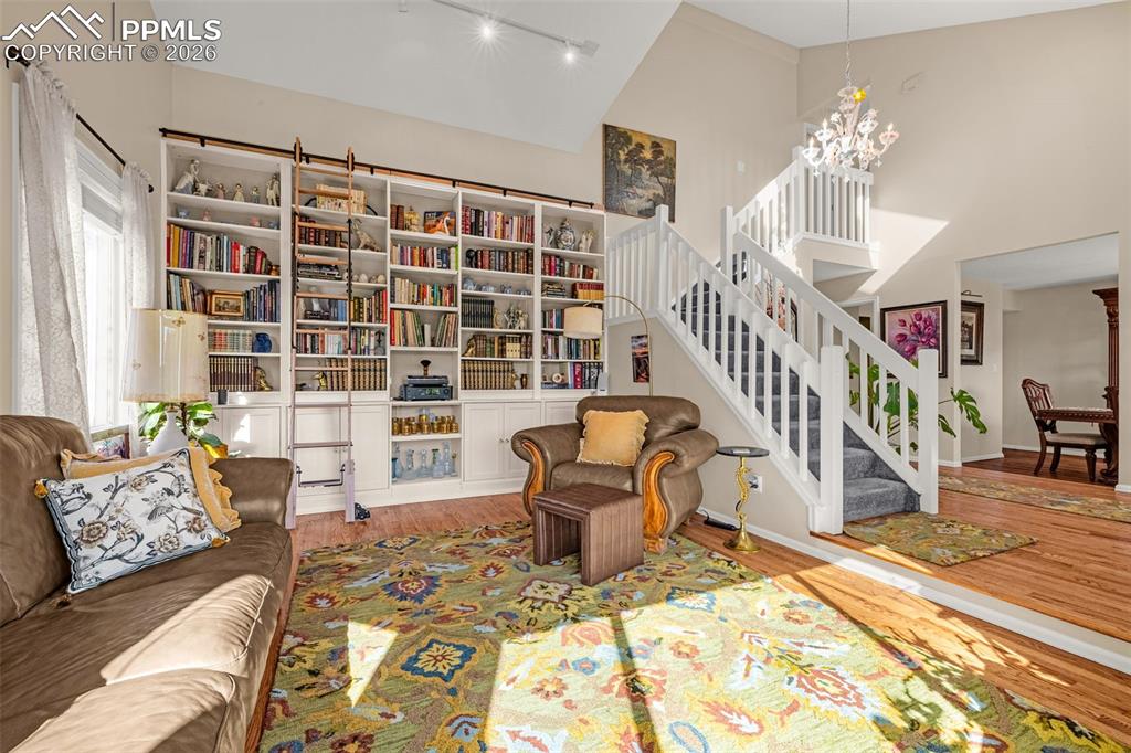 Image 3 of 41: Sitting Room