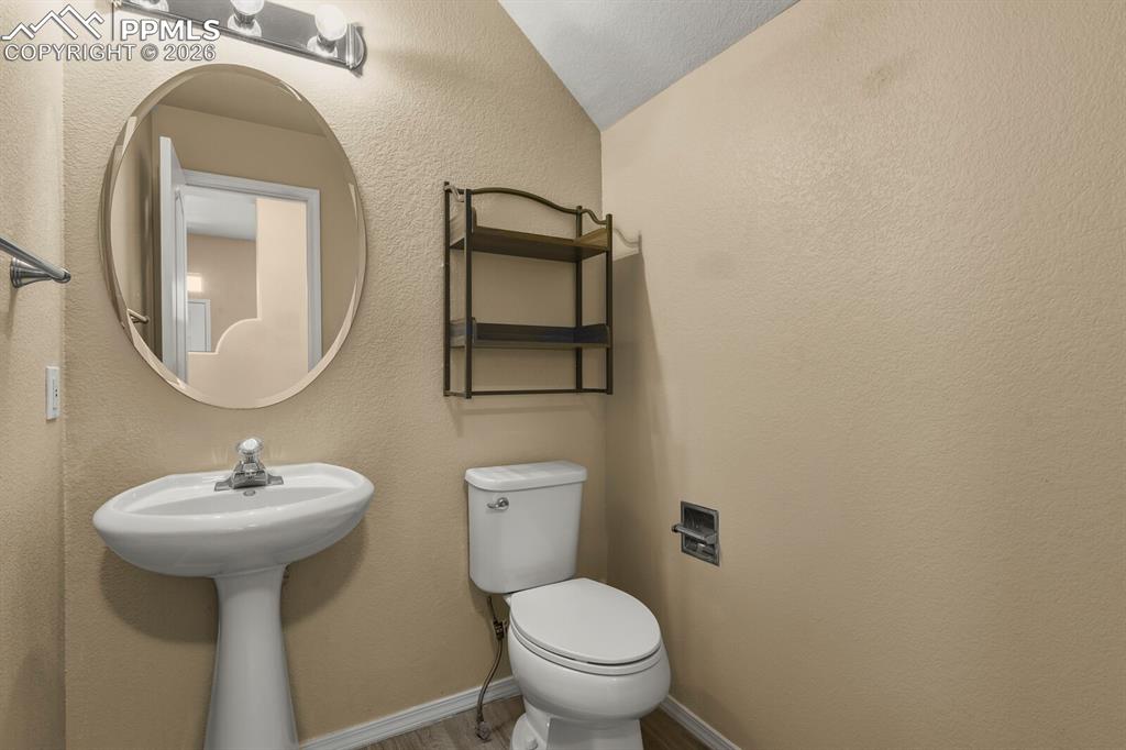 Image 10 of 18: Bathroom