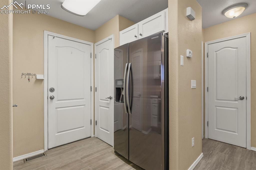 Image 9 of 18: Kitchen