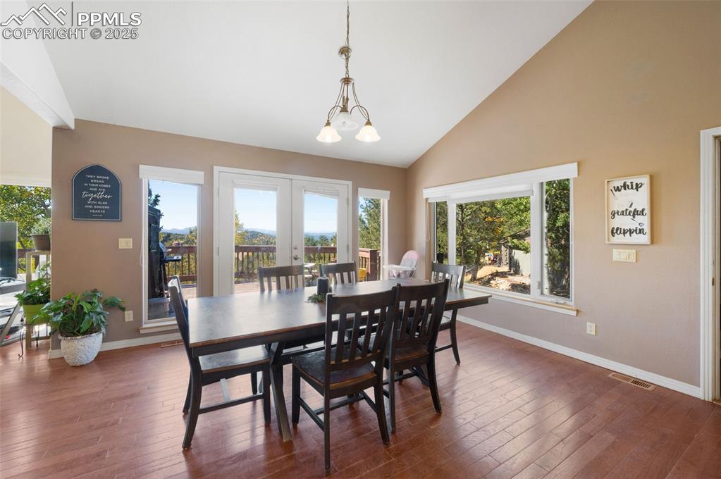 Image 11 of 39: Dining Area