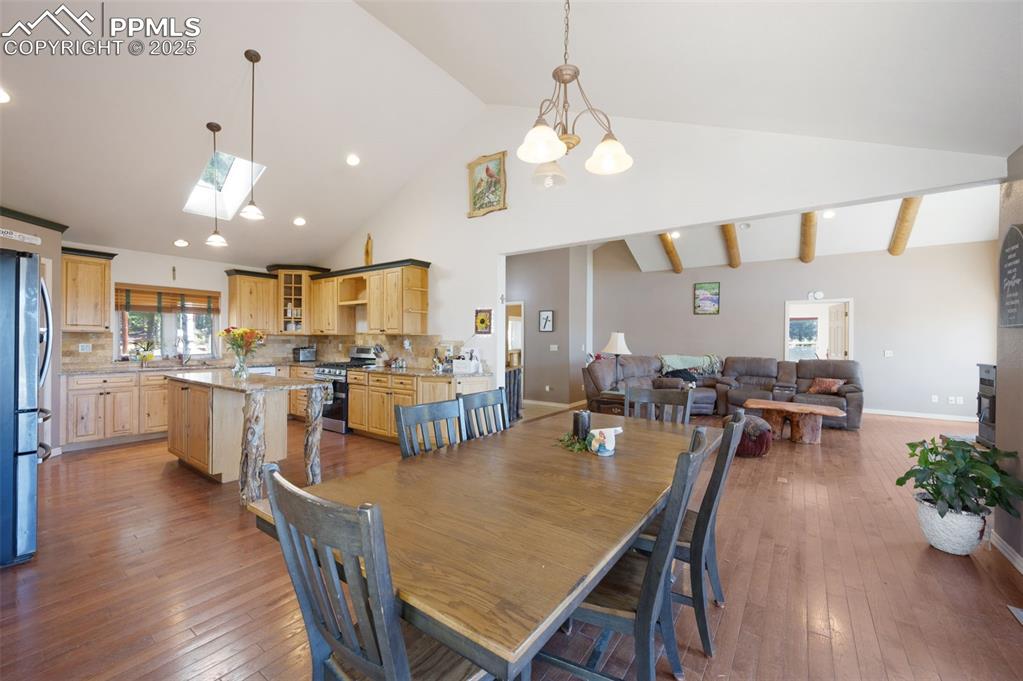 Image 12 of 39: Dining Area