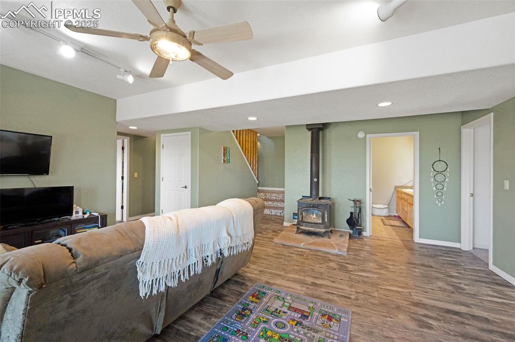 Image 17 of 39: Bedroom