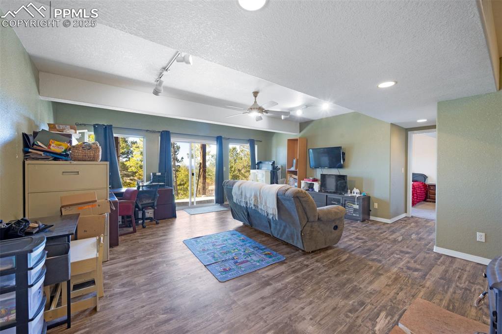 Image 18 of 39: Bedroom