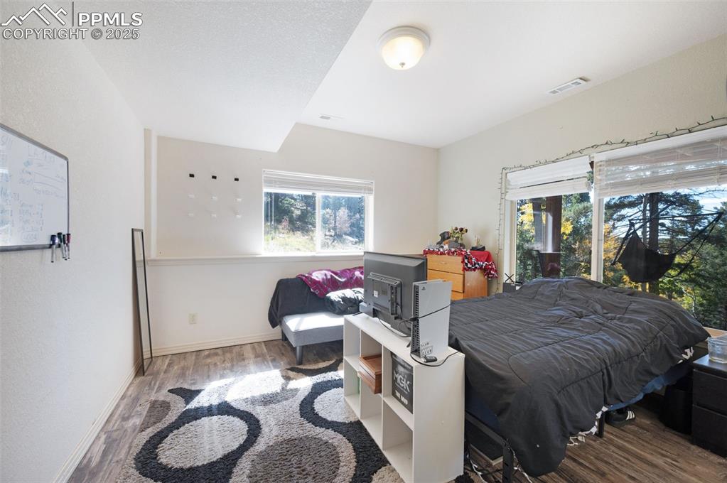 Image 19 of 39: Bedroom