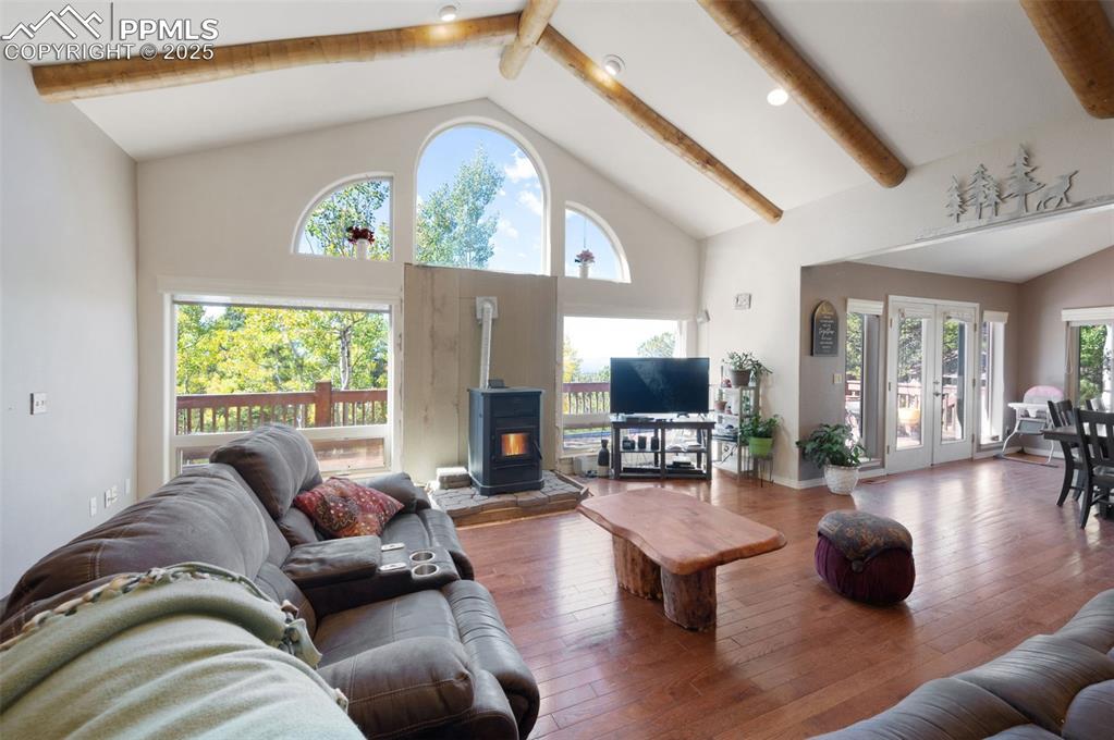 Image 4 of 39: Living Room