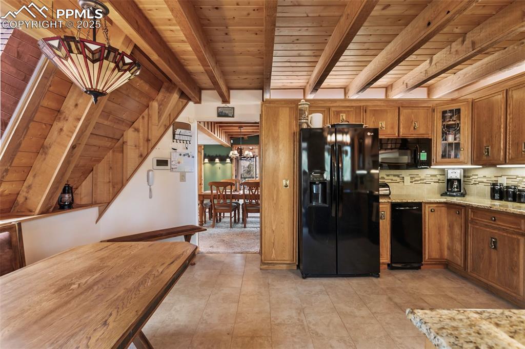 Image 11 of 50: Kitchen area features a breakfast nook