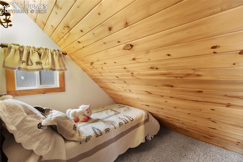 Image 32 of 50: adorable nook sleeping area in cabin 1