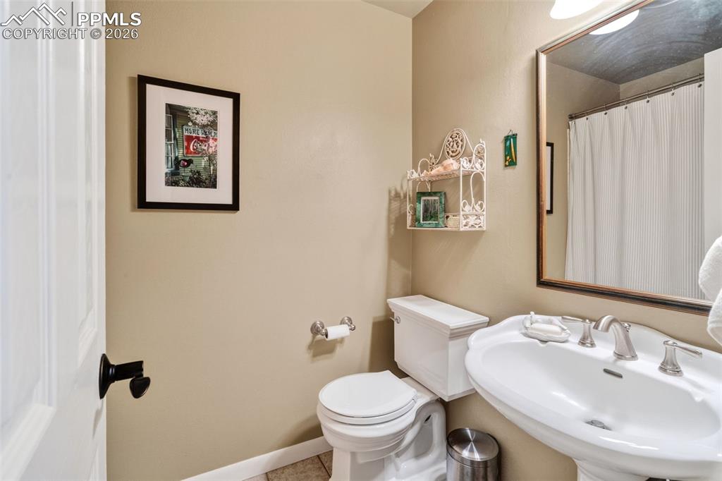 Image 16 of 49: Bathroom