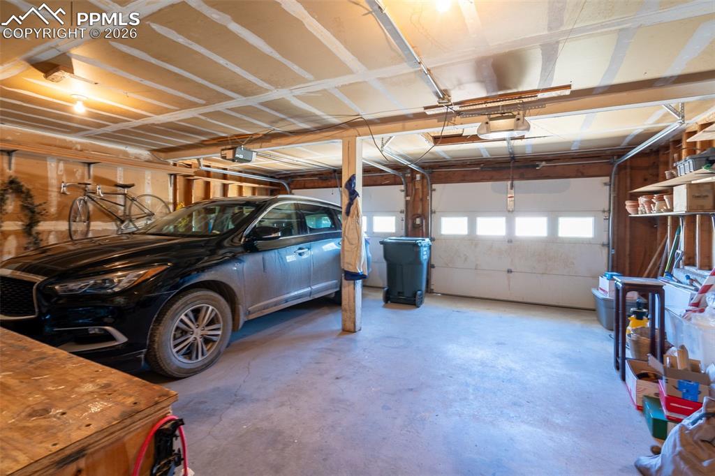 Image 32 of 49: Garage