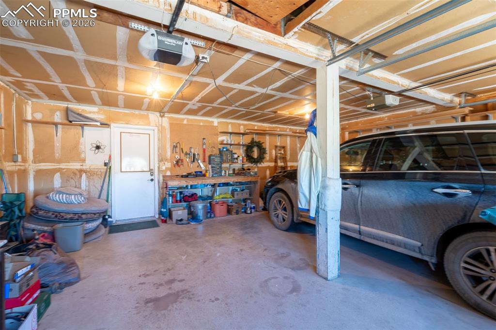 Image 33 of 49: Garage