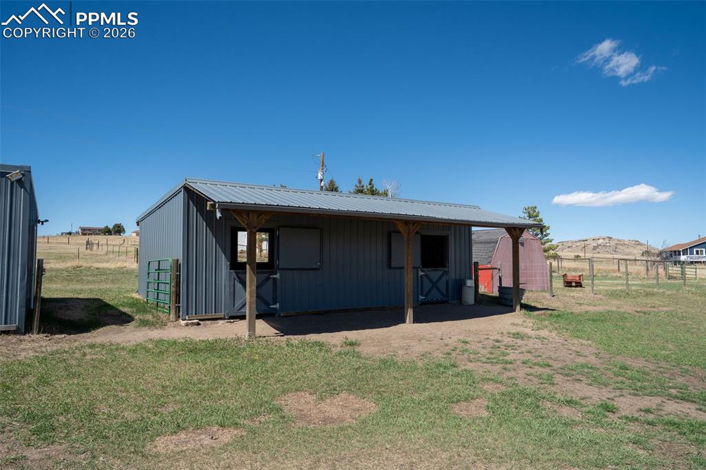 Image 40 of 49: Back of Structure
