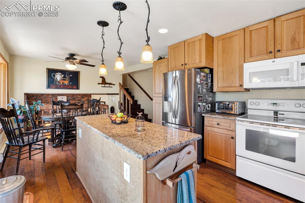 Image 8 of 49: Kitchen