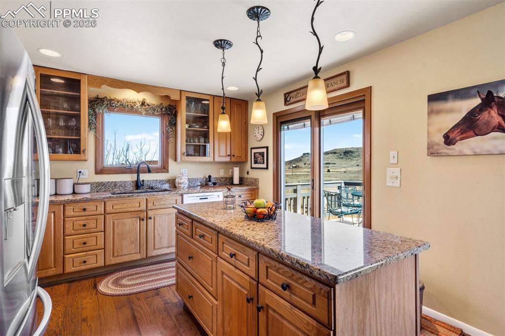 Image 9 of 49: Kitchen