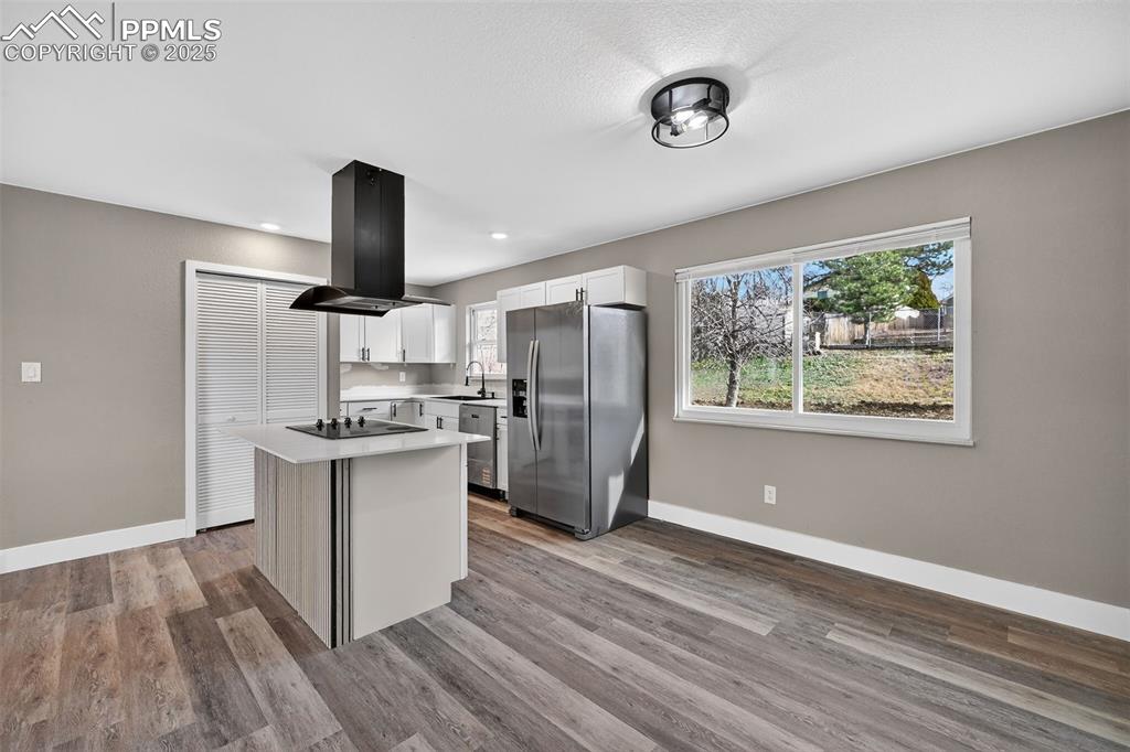 Image 2 of 29: Kitchen