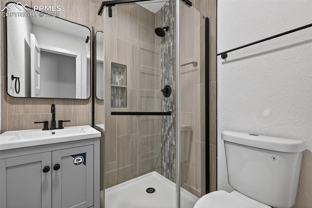 Image 4 of 29: Bathroom