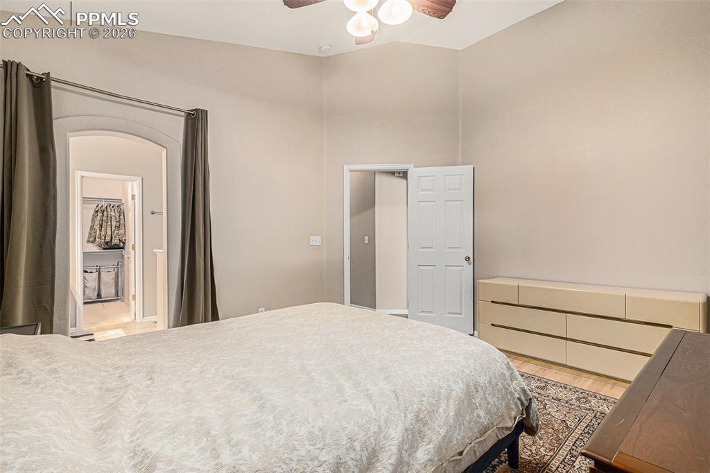 Image 11 of 24: Bedroom