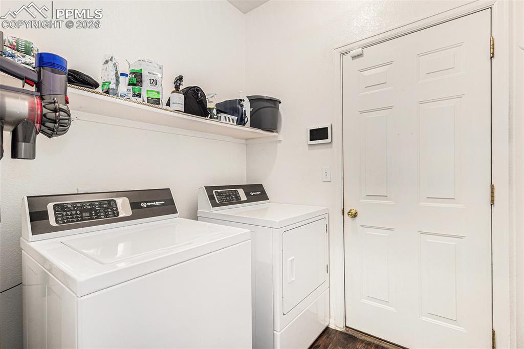 Image 18 of 24: Laundry