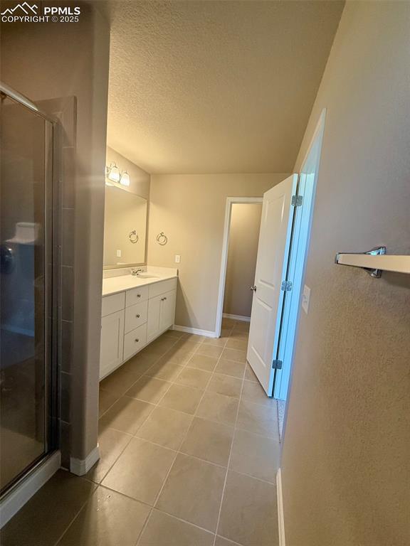 Image 14 of 19: Bathroom