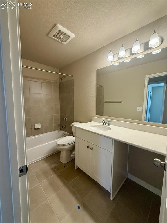 Image 18 of 19: Bathroom